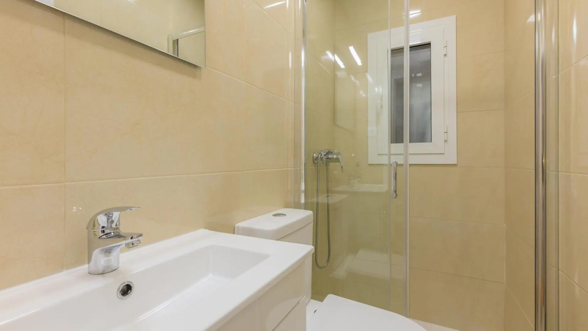 Apartman Aparteasy - Private Terrace, 3 Bedrooms, Eixample Barcelona