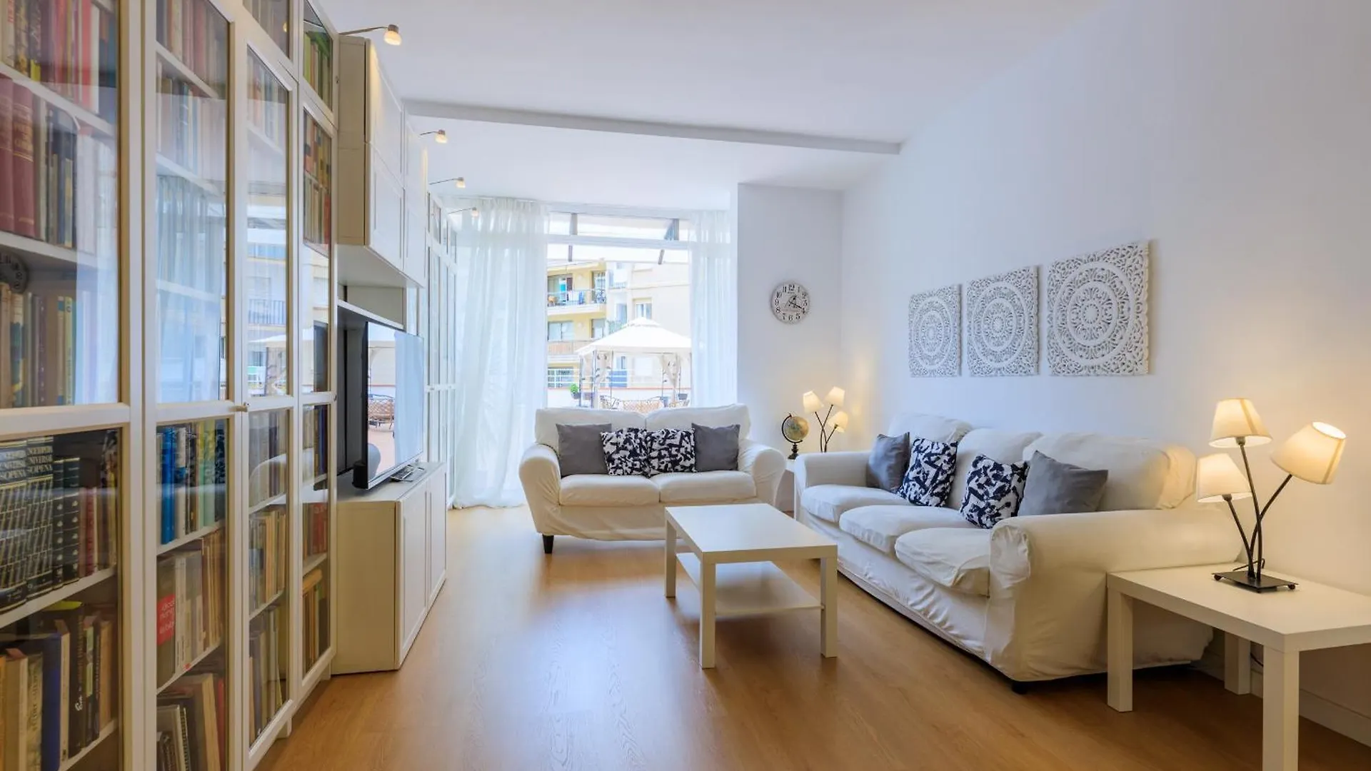 Apartman Aparteasy - Private Terrace, 3 Bedrooms, Eixample Barcelona