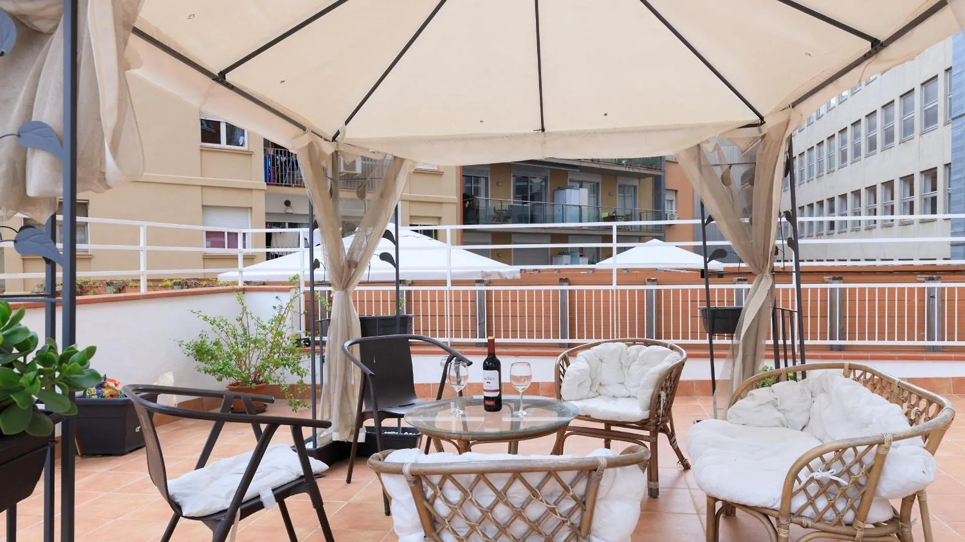 Apartman Aparteasy - Private Terrace, 3 Bedrooms, Eixample Barcelona Spanyolország